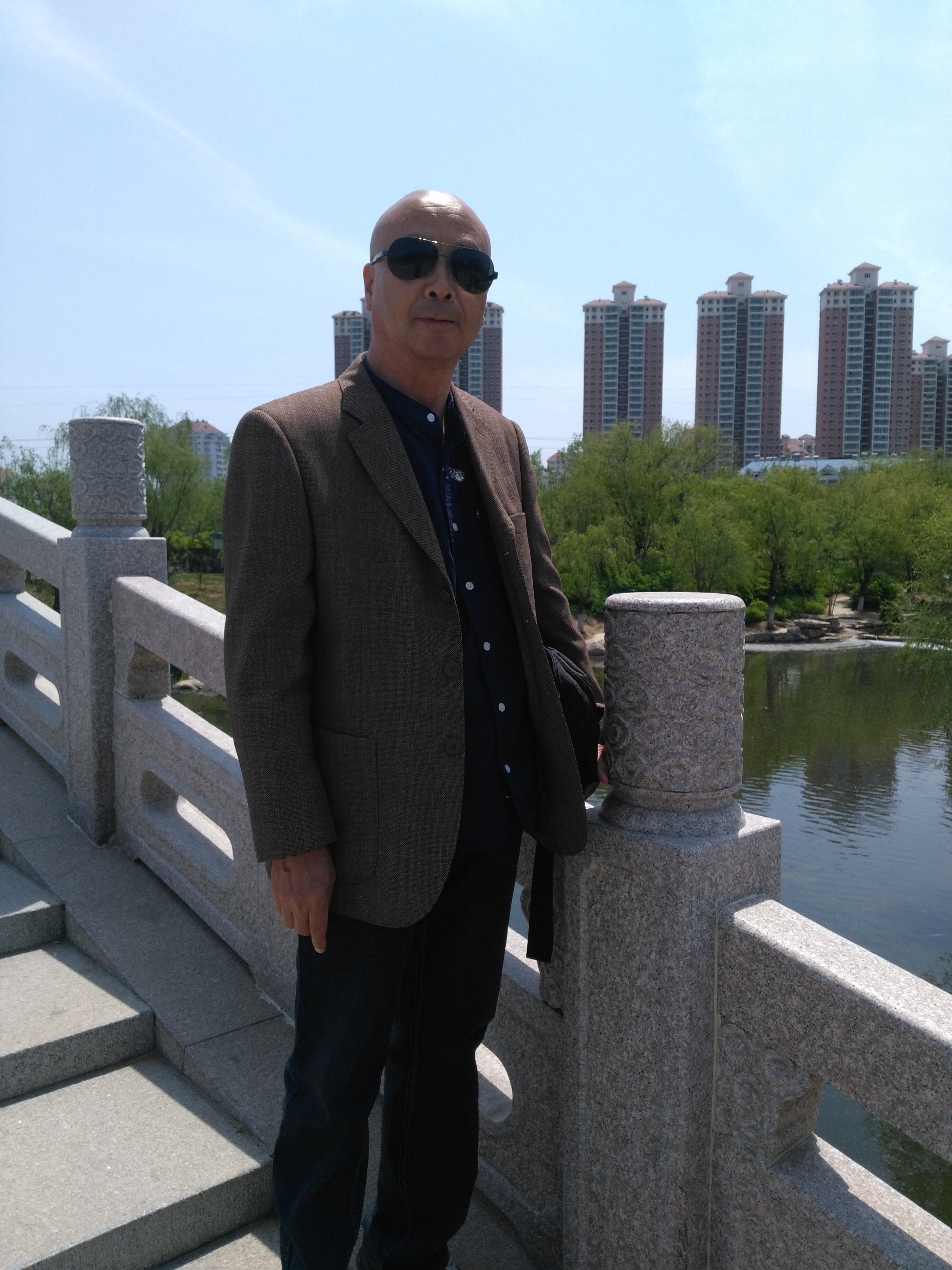 度友每日话题# 《人生若只如初见》 生活,其实就是自己哄自己